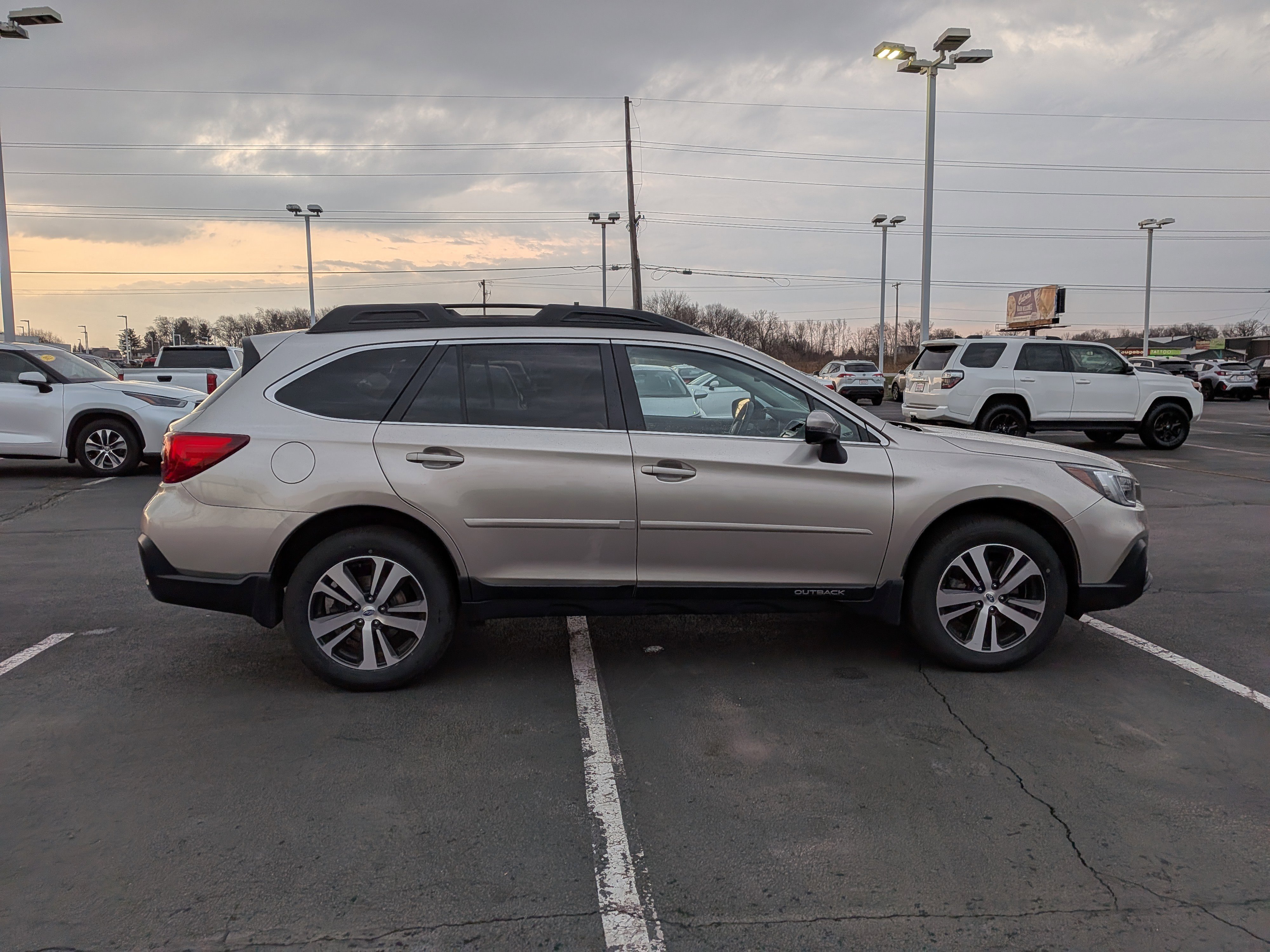 Used 2019 Subaru Outback 2.5i Limited w/ Popular Package #2 image 9