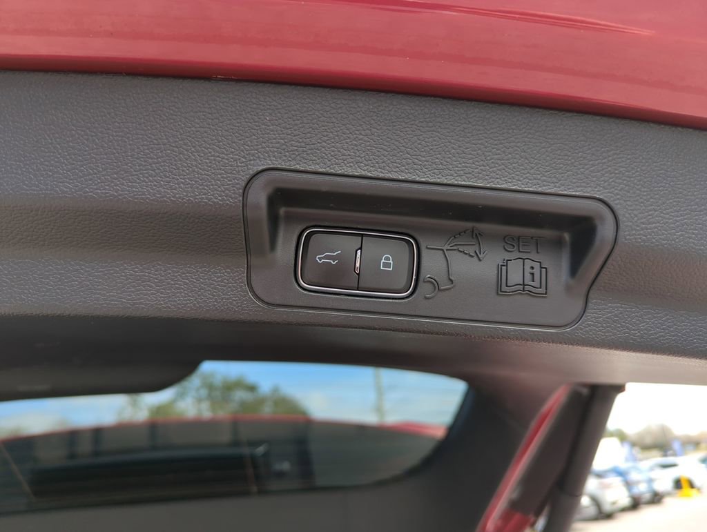 Used 2023 Ford Explorer Limited image 31