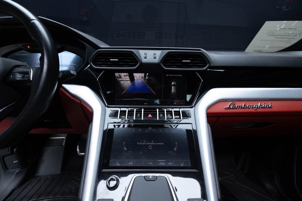 Used 2022 Lamborghini Urus AWD/4WD image 32