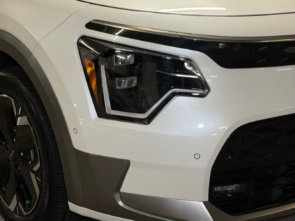 Certified 2023 Kia Niro Wave FWD image 10
