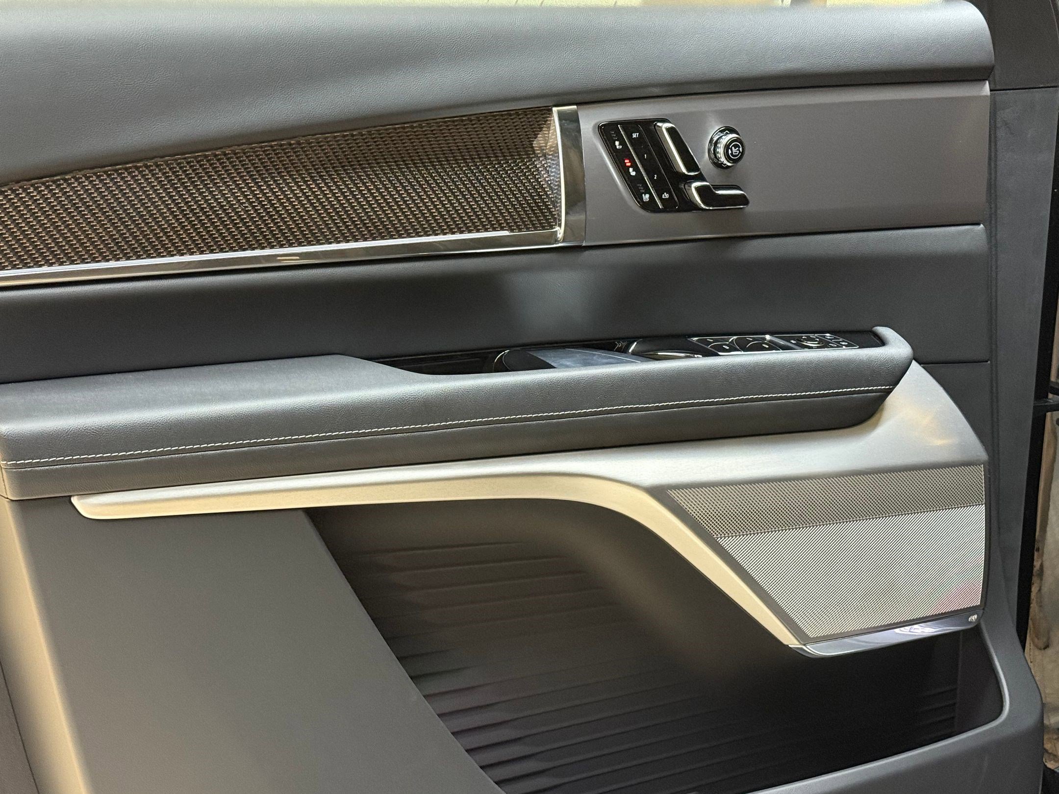 New 2026 Cadillac Vistiq Luxury image 13