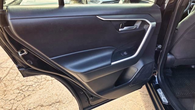 Used 2022 Toyota RAV4 SE w/ Convenience Package image 28