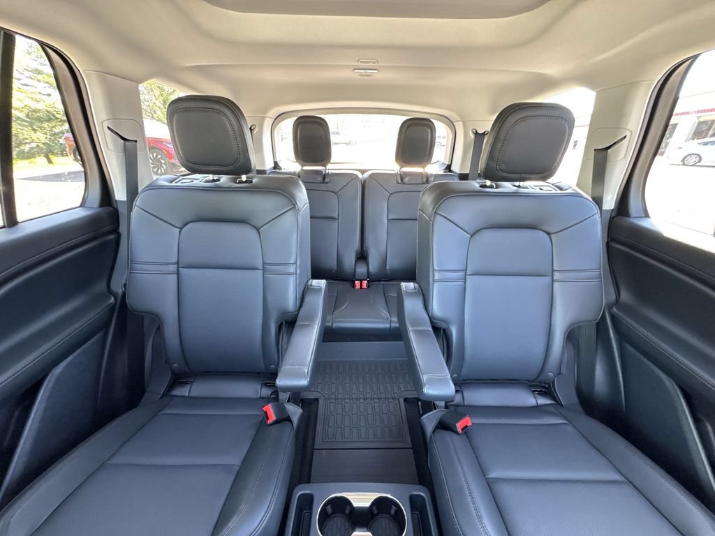 New 2026 Lincoln Aviator AWD w/ Jet Appearance Package image 23