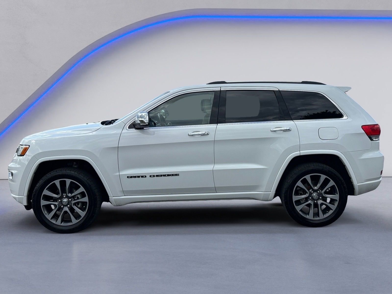 Used 2018 Jeep Grand Cherokee Overland image 14