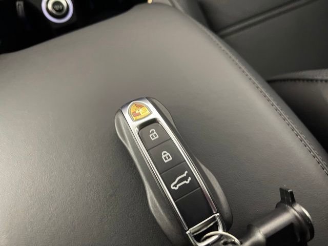 Used 2025 Porsche Cayenne S image 46