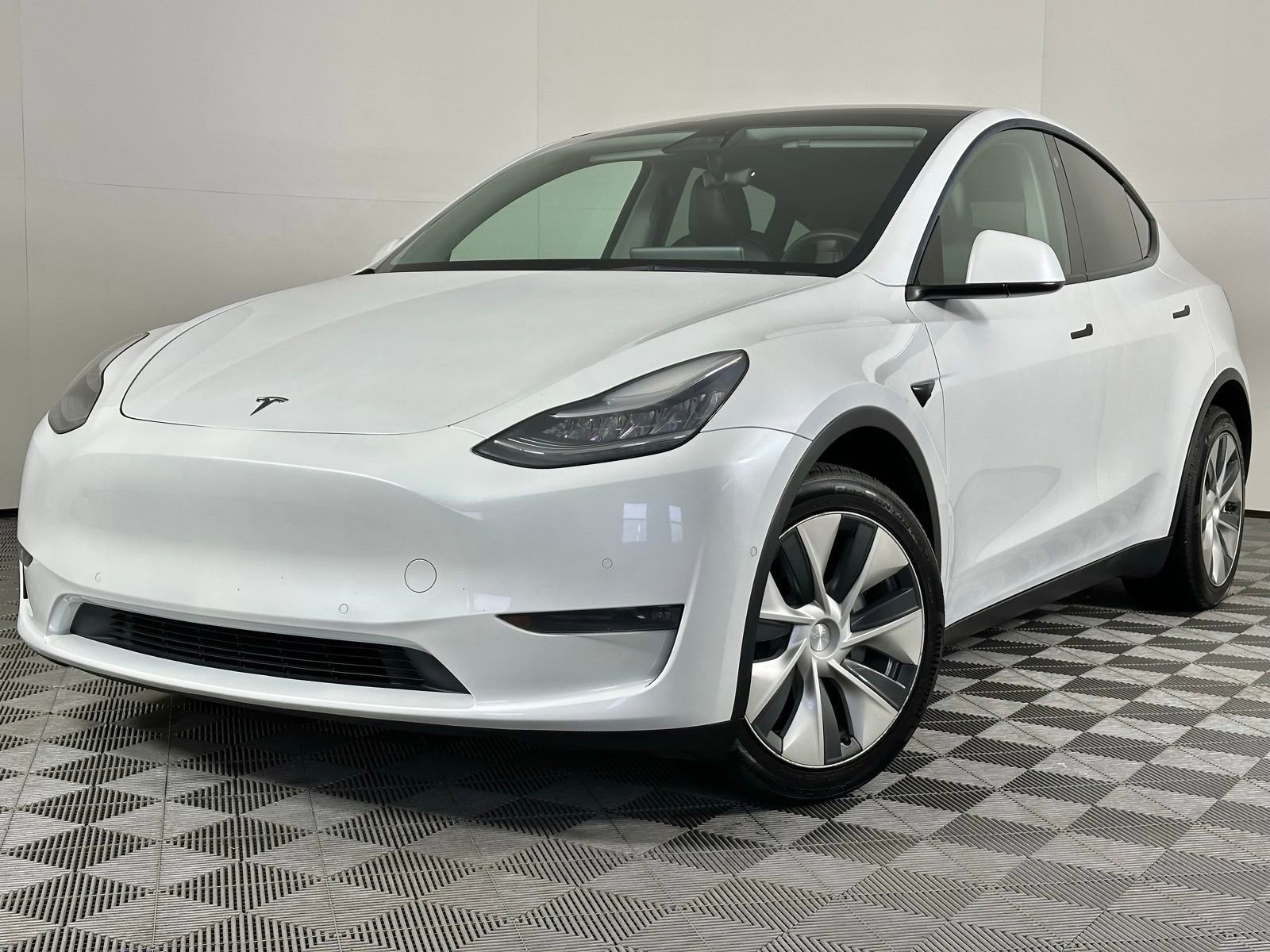 Used 2021 Tesla Model Y Long Range image 41