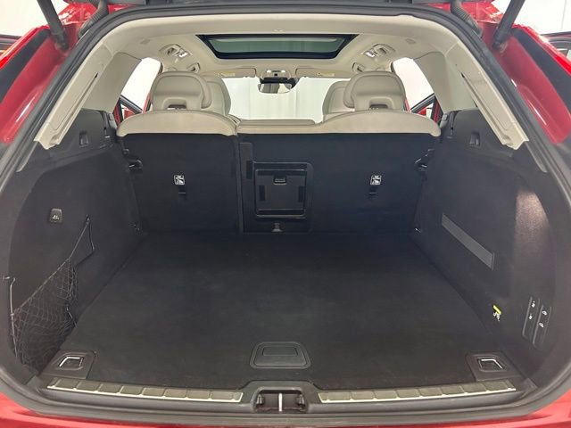 Used 2018 Volvo XC60 T8 Inscription image 15