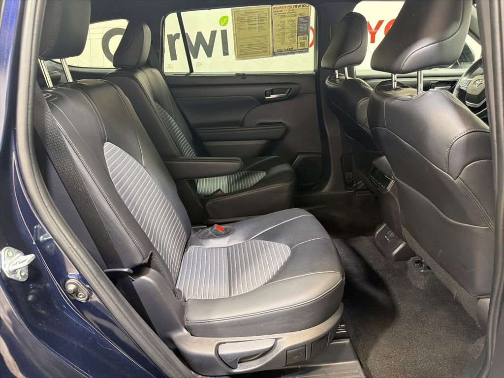 Used 2025 Toyota Highlander XSE AWD/4WD image 15