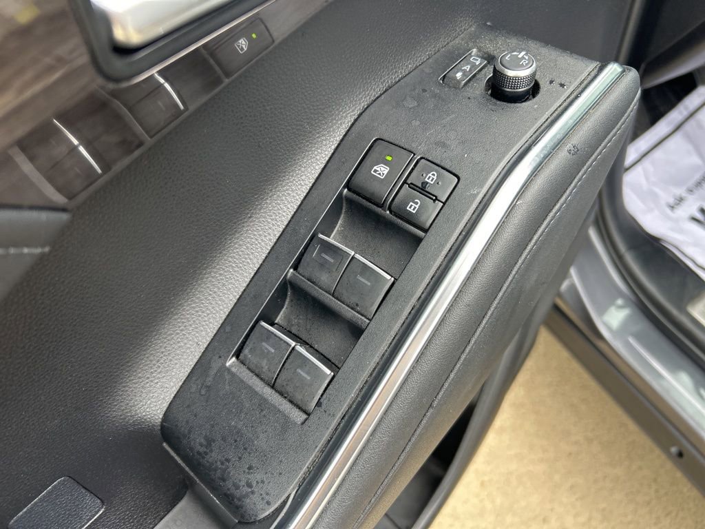 Used 2023 Toyota Highlander Platinum FWD image 17