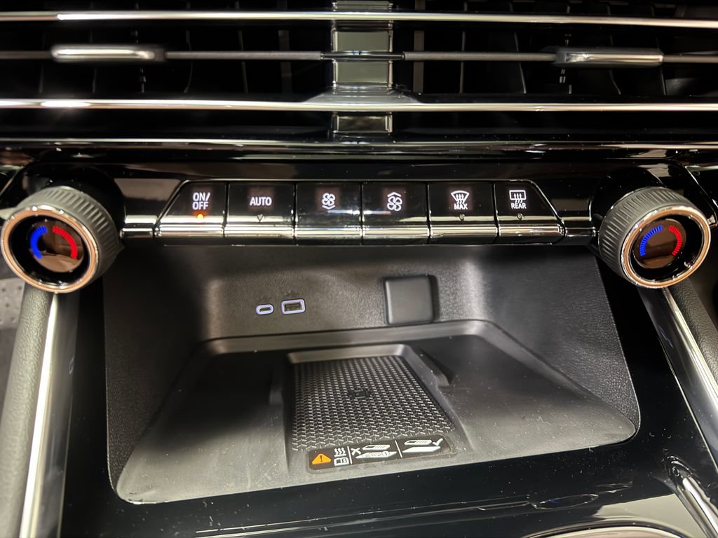 New 2027 Chevrolet Traverse Z71 w/ Enhanced Driving Package AWD/4WD image 17