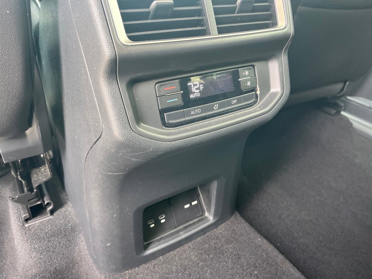 Used 2024 Volkswagen Atlas SE FWD image 31