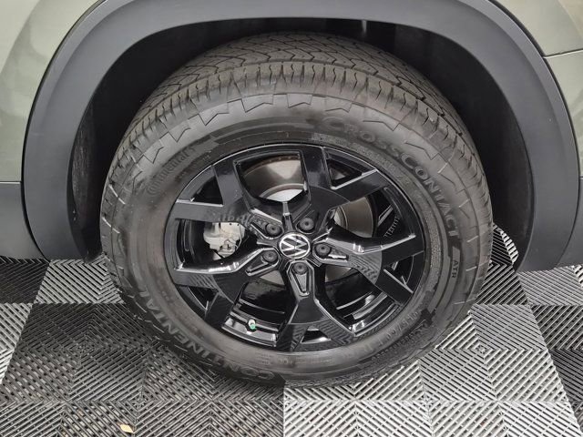 Used 2025 Volkswagen Atlas Peak Edition SE AWD/4WD image 12