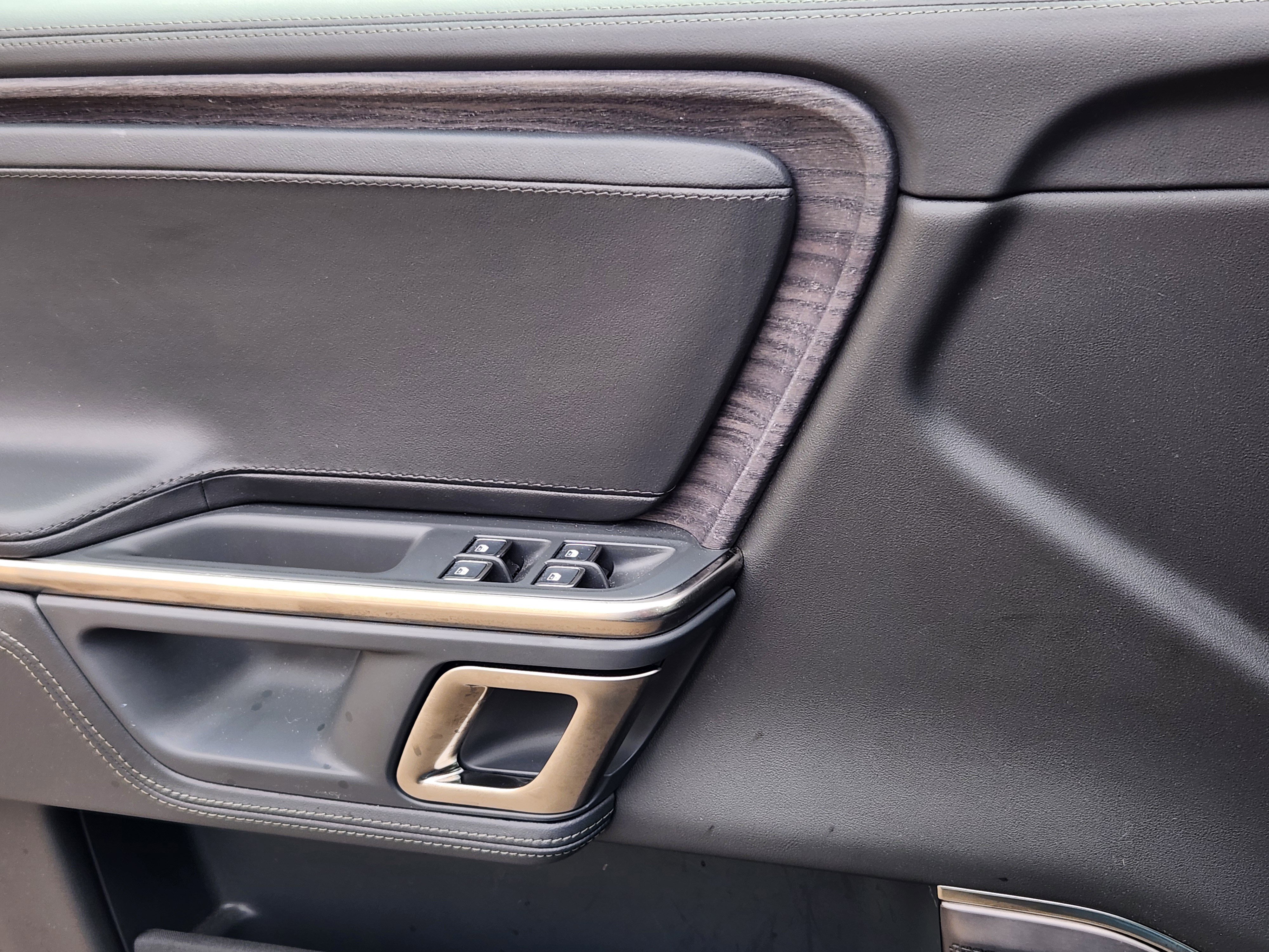 Used 2024 Rivian R1S Adventure image 9