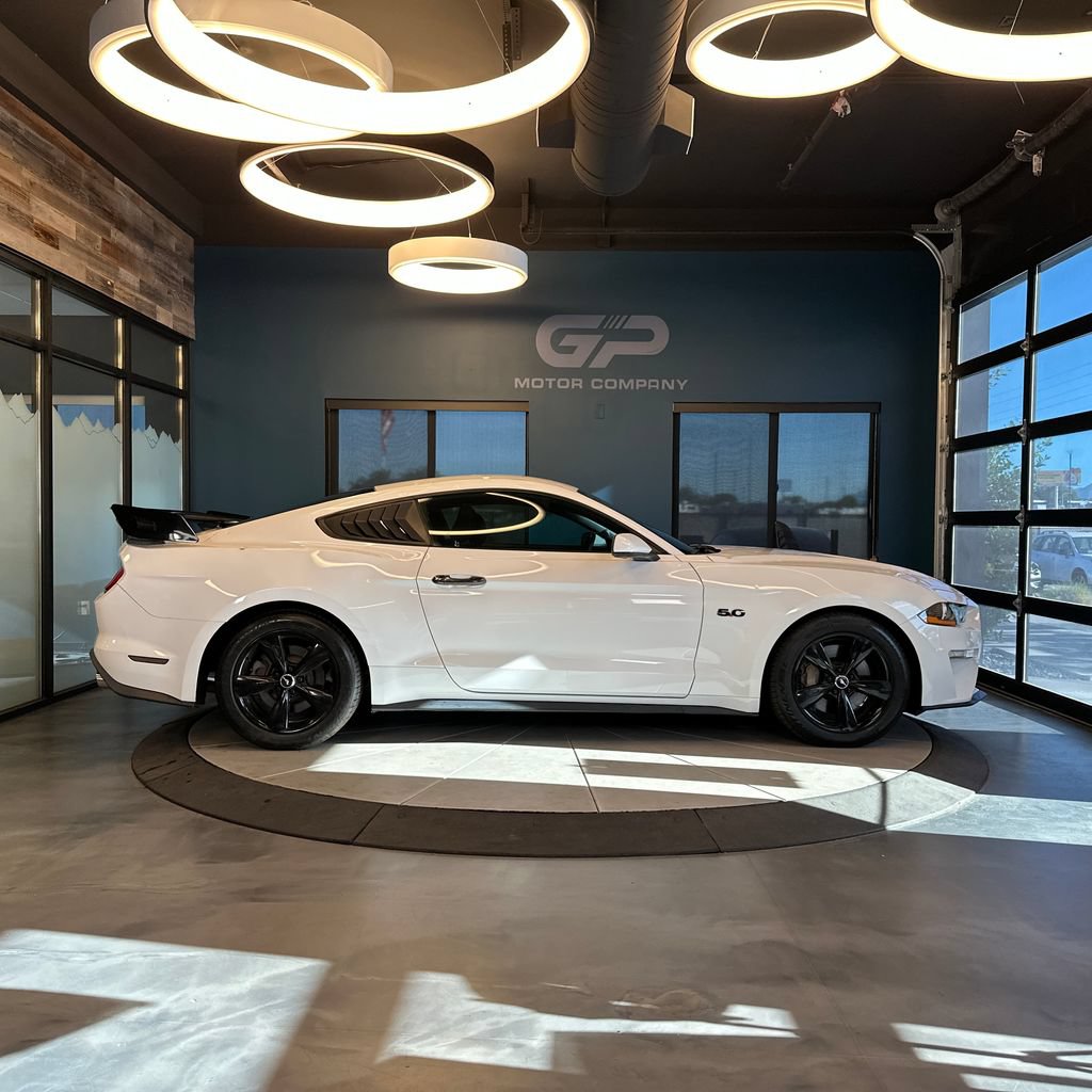 Used 2018 Ford Mustang GT RWD image 2