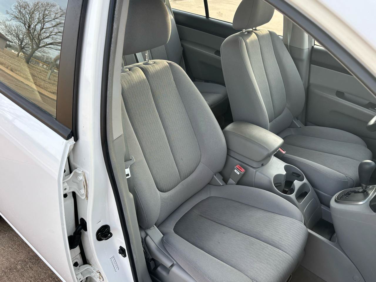 Used 2007 Kia Rondo LX FWD image 8