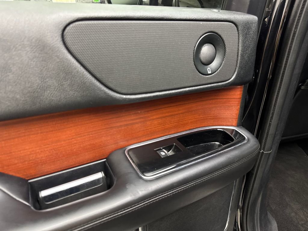 Used 2020 Lincoln Navigator Reserve image 37