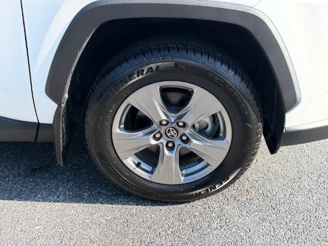 Used 2025 Toyota RAV4 XLE FWD image 9