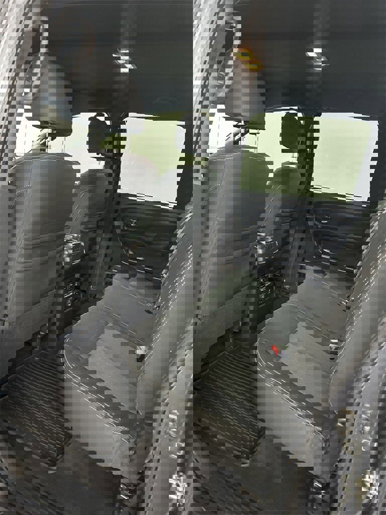 Used 2019 Nissan Titan SV w/ SV Convenience Package image 25