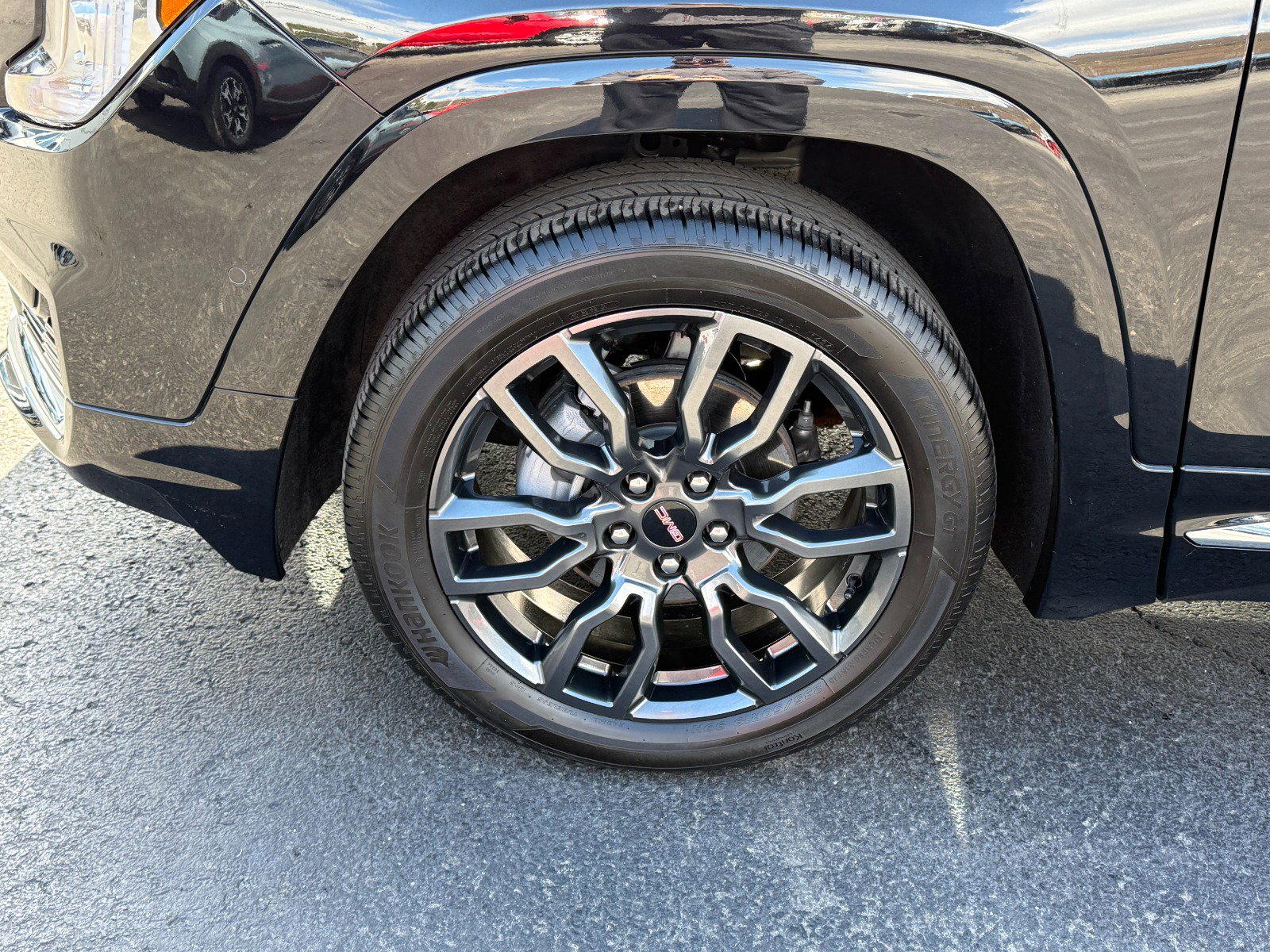 Used 2024 GMC Terrain Denali w/ Black Diamond Edition image 9