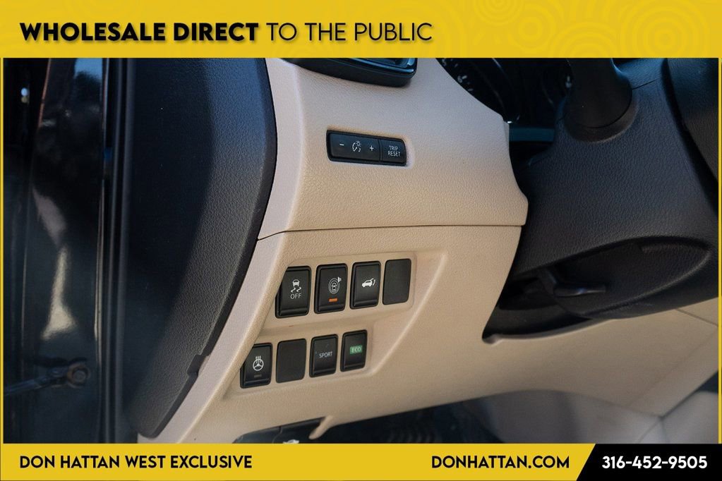 Used 2017 Nissan Rogue SV w/ SV Premium Package image 17