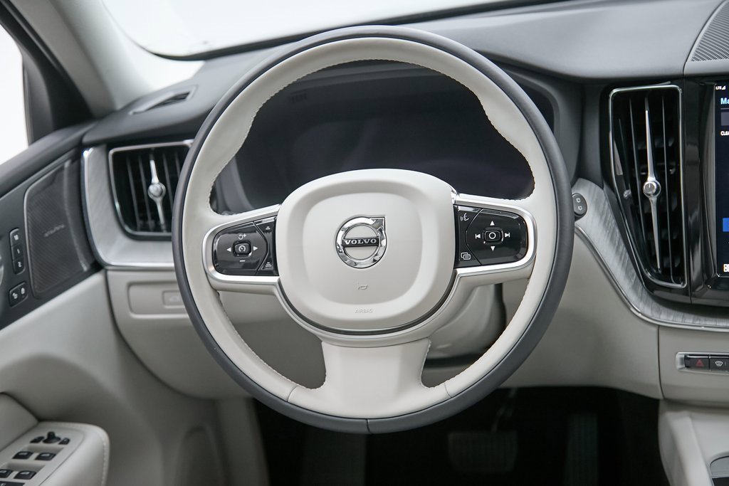 Certified 2025 Volvo XC60 B5 Plus w/ Protection Package Premier image 21