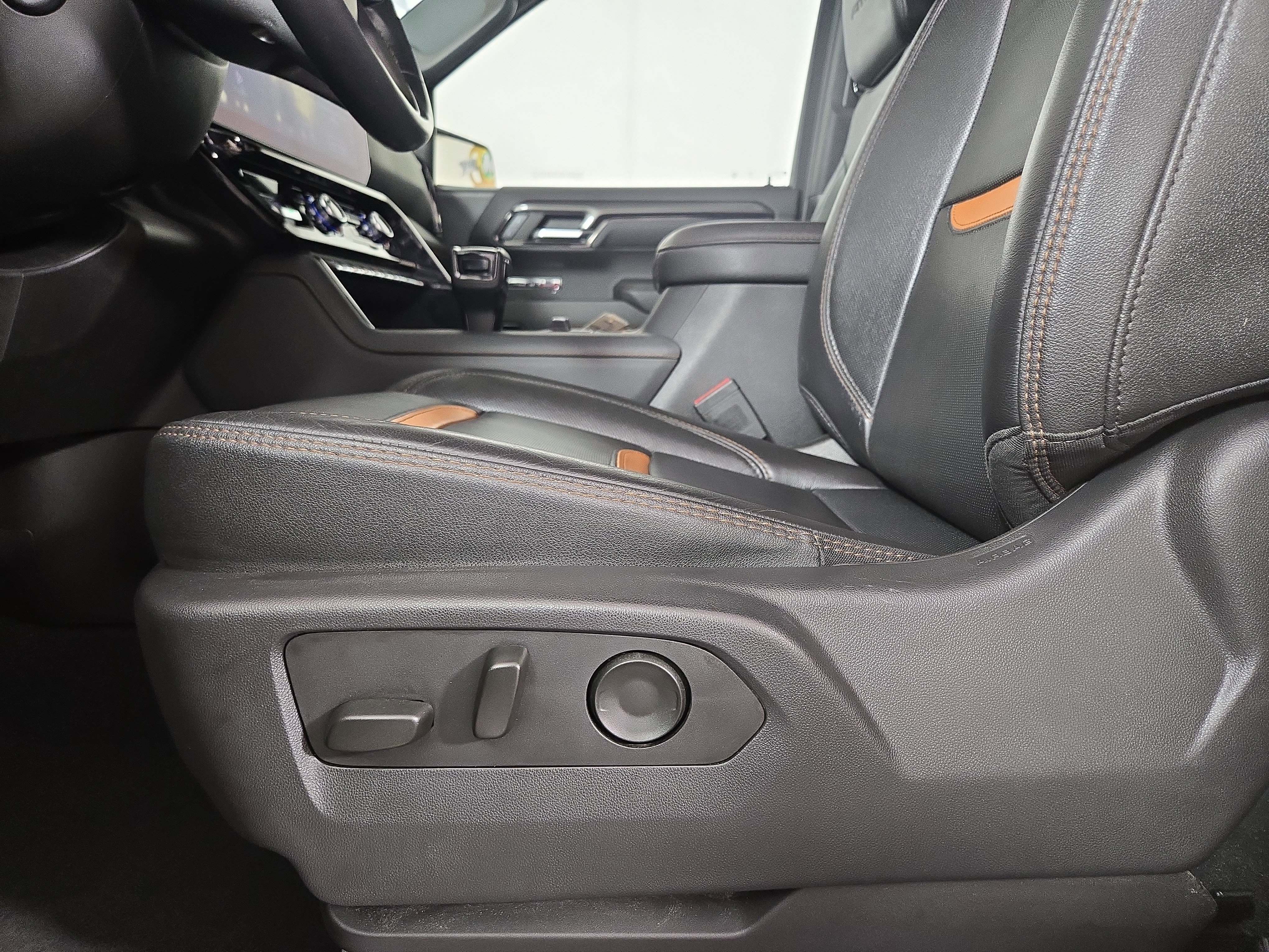 Certified 2023 GMC Sierra 1500 AT4 w/ Technology Package AWD/4WD image 30