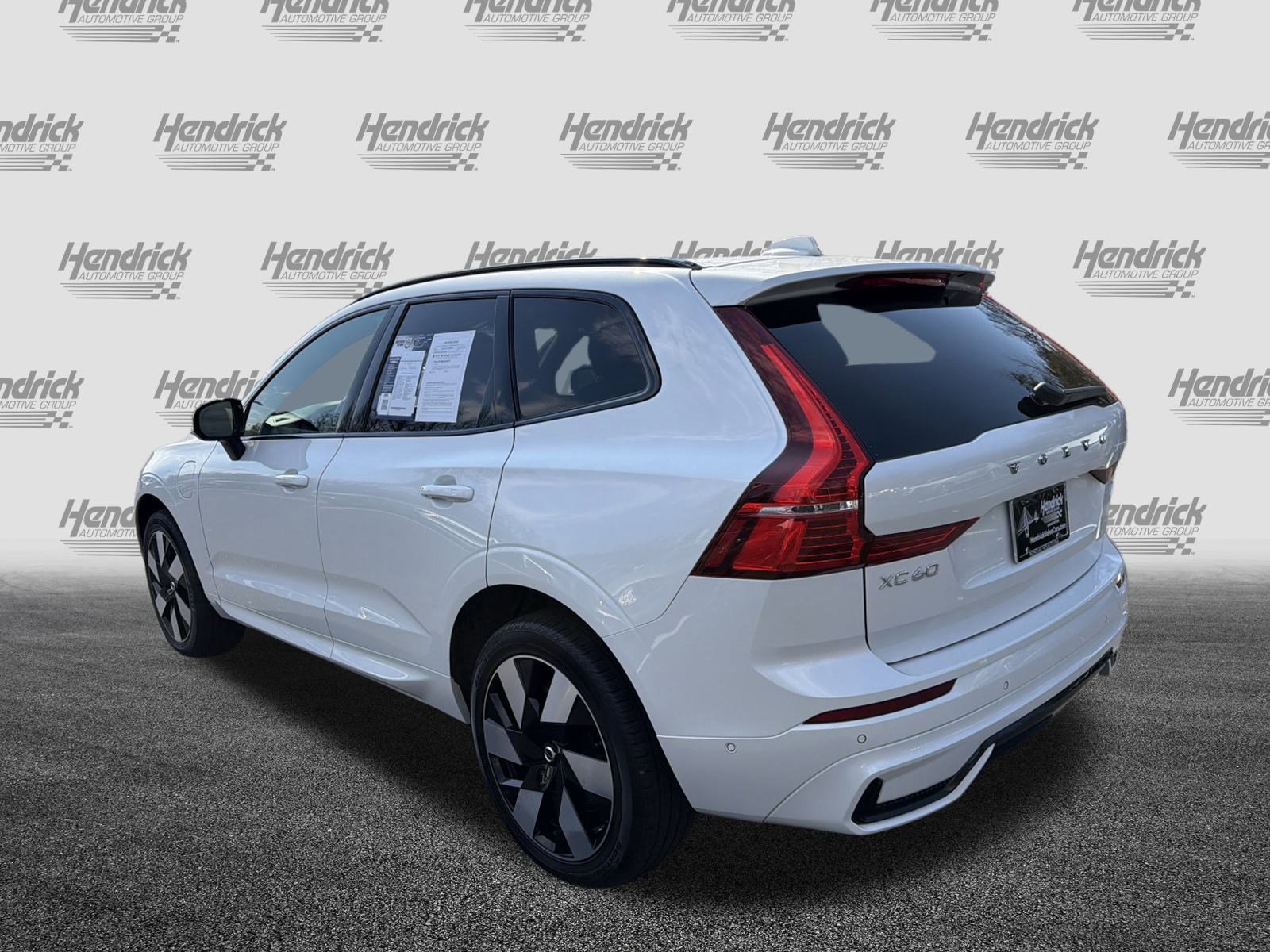 Certified 2024 Volvo XC60 T8 Plus image 8