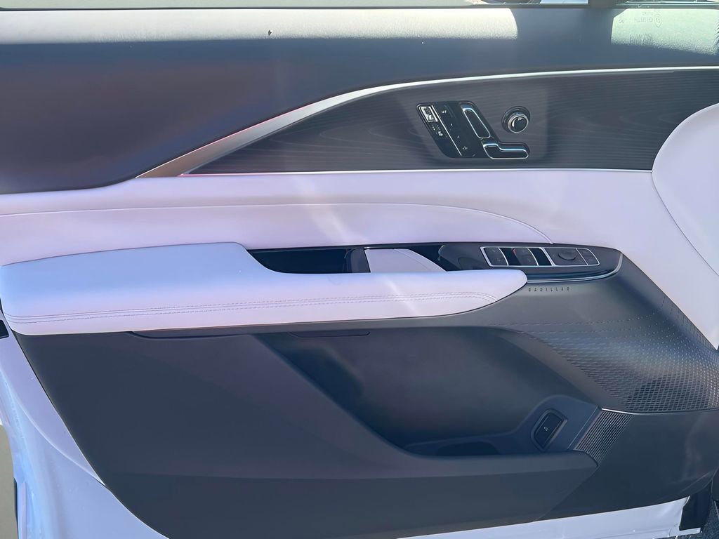 New 2026 Cadillac Lyriq Luxury RWD image 10