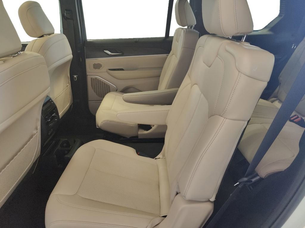 New 2025 Jeep Grand Cherokee L Limited w/ Luxury Tech Group II image 15