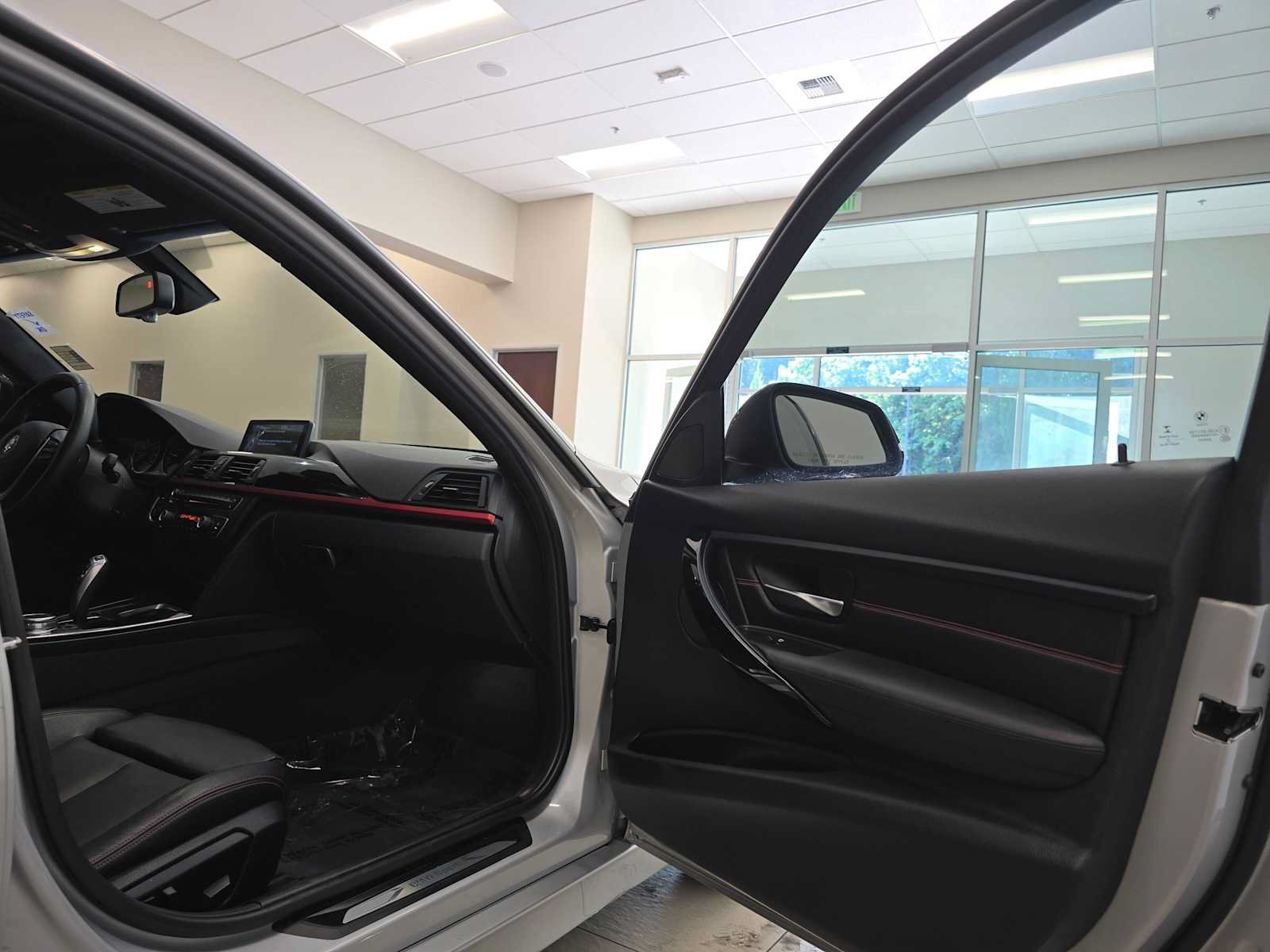 Used 2015 BMW 328i Sedan RWD image 29