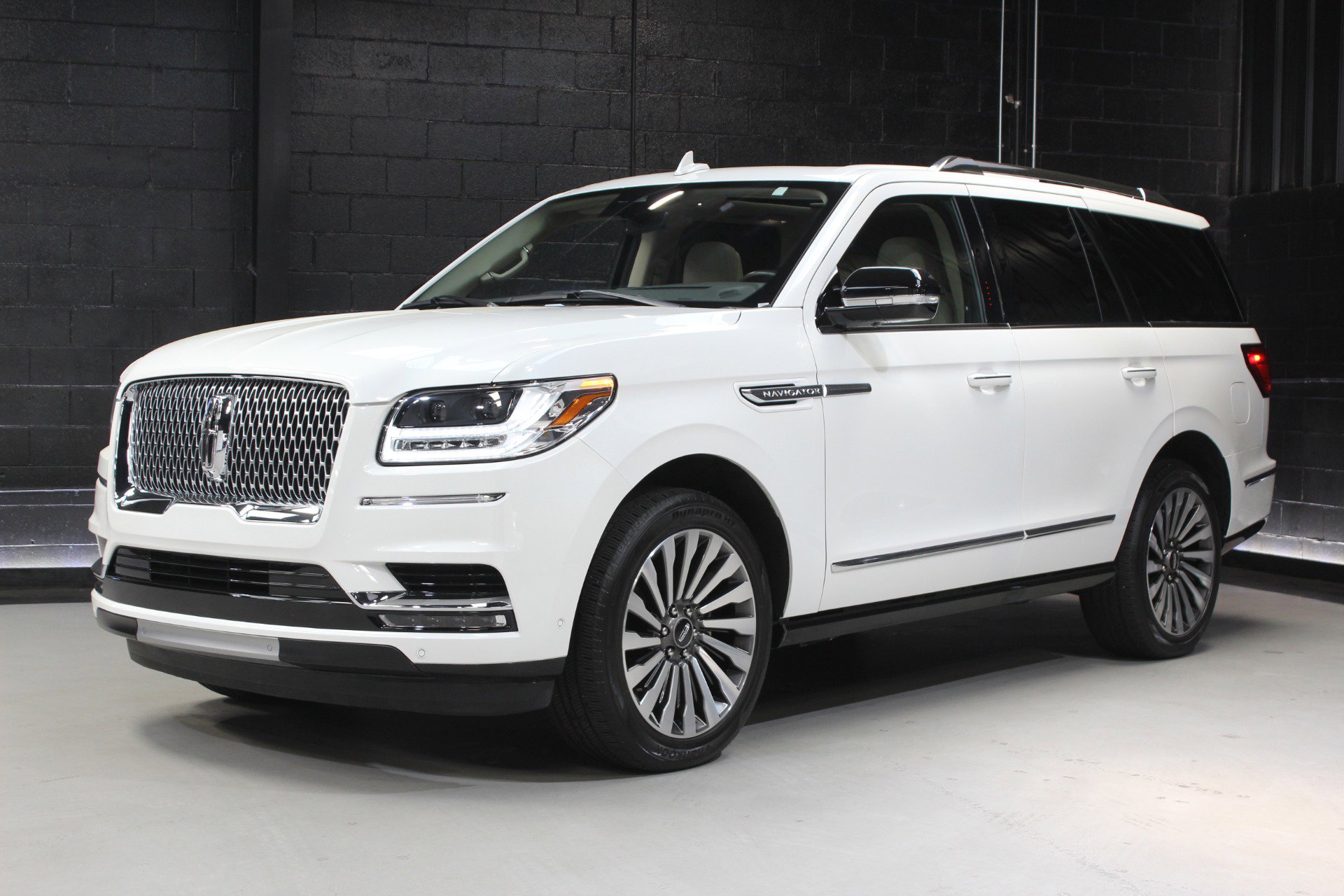 Used 2021 Lincoln Navigator Reserve w/ Luxury Package image 4