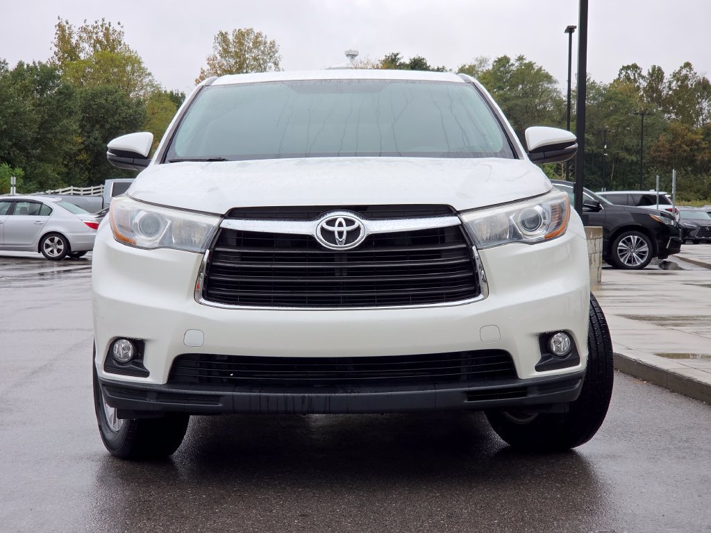 Used 2015 Toyota Highlander Plus FWD image 3
