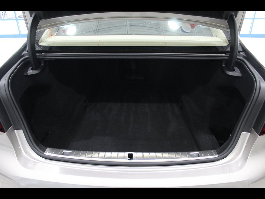 Used 2020 BMW 750i xDrive w/ Autobahn Package AWD/4WD image 16