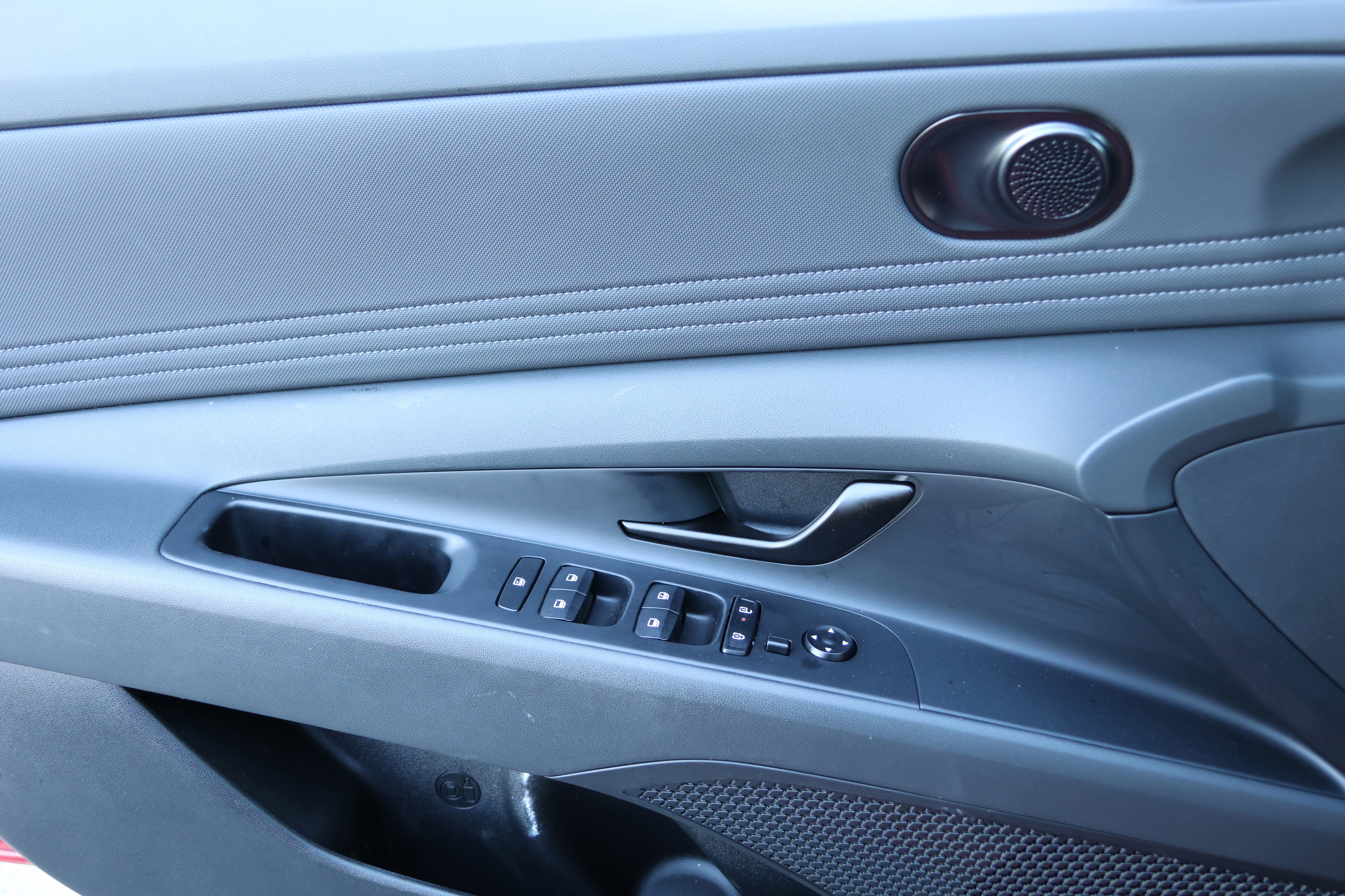 Used 2025 Hyundai Elantra Sport image 13