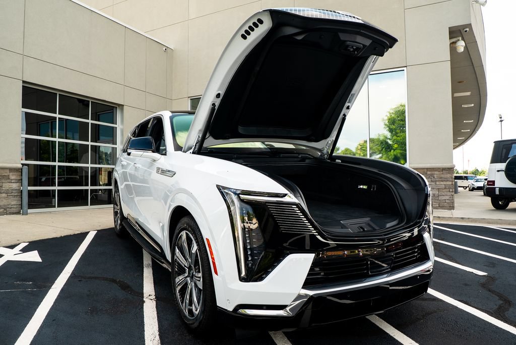 Used 2025 Cadillac Escalade IQ Luxury 2 w/ LPO, Premium Carpet Package AWD/4WD image 10