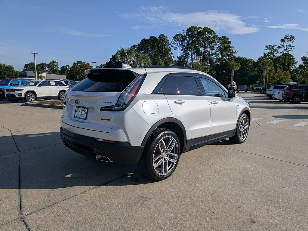 Used 2021 Cadillac XT4 Sport w/ Cold Weather Package FWD image 3
