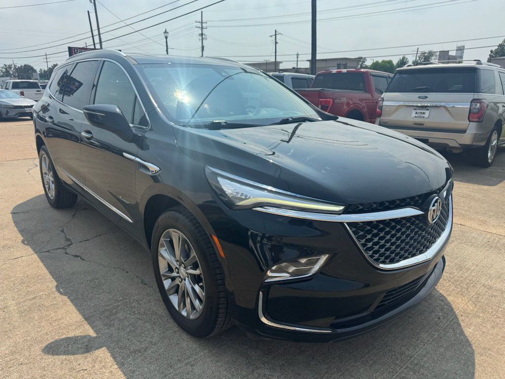 Used 2022 Buick Enclave Avenir w/ Avenir Technology Package FWD image 7