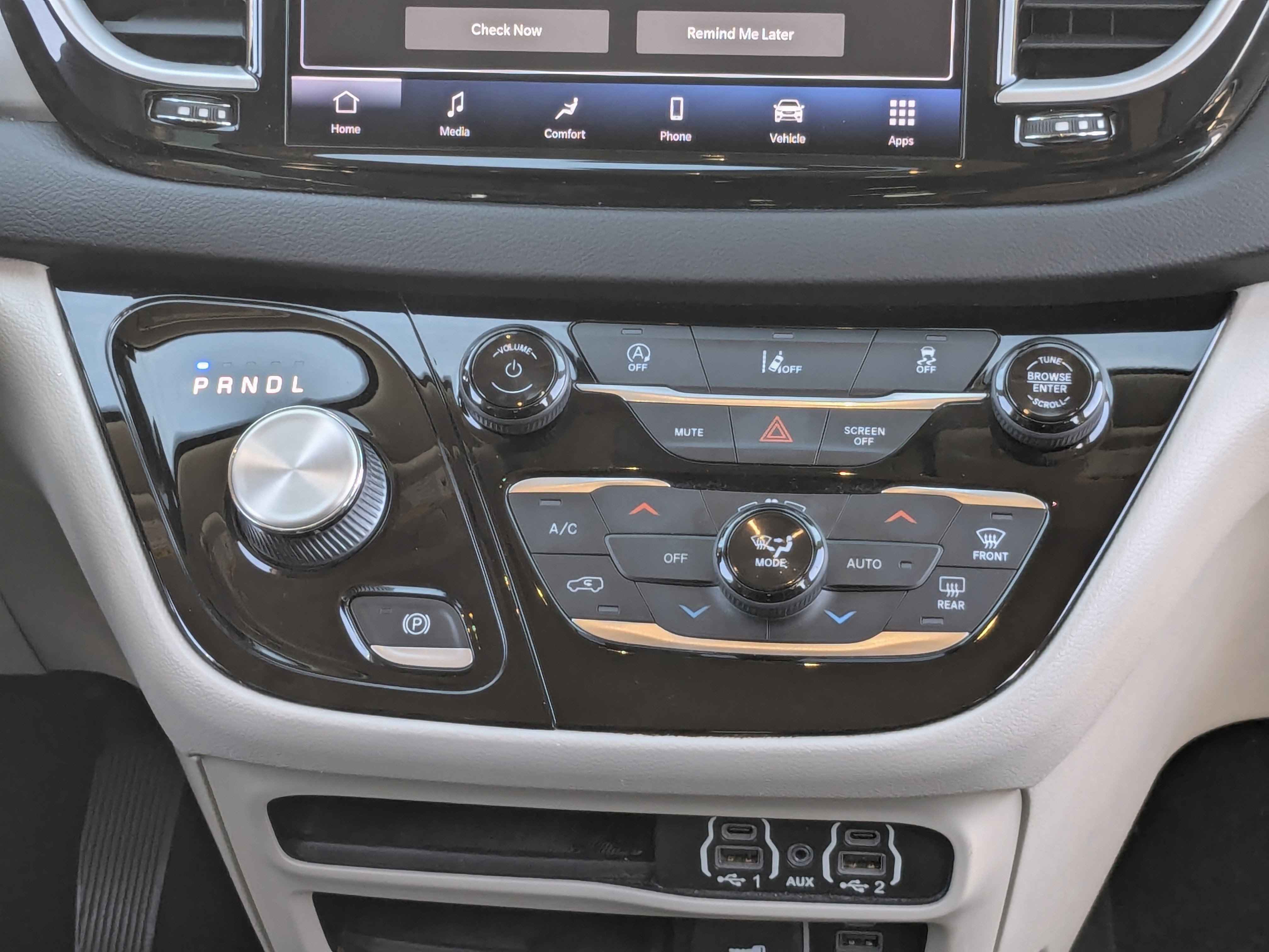 Used 2022 Chrysler Pacifica Touring-L image 18