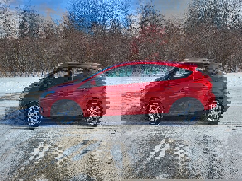 Used 2012 Ford Focus SE w/ SE Sport Pkg image 3