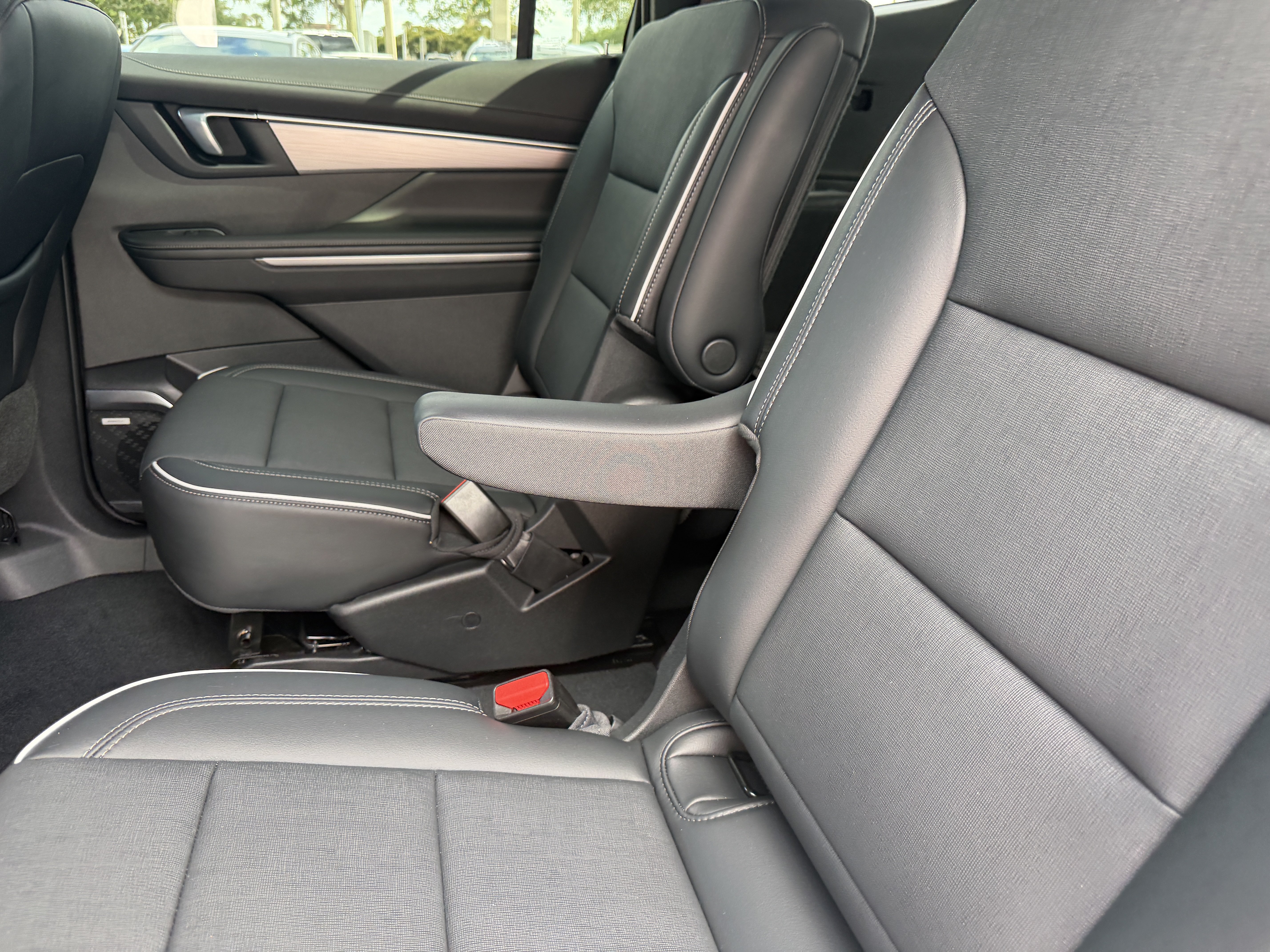 Used 2025 Buick Enclave Preferred FWD image 18