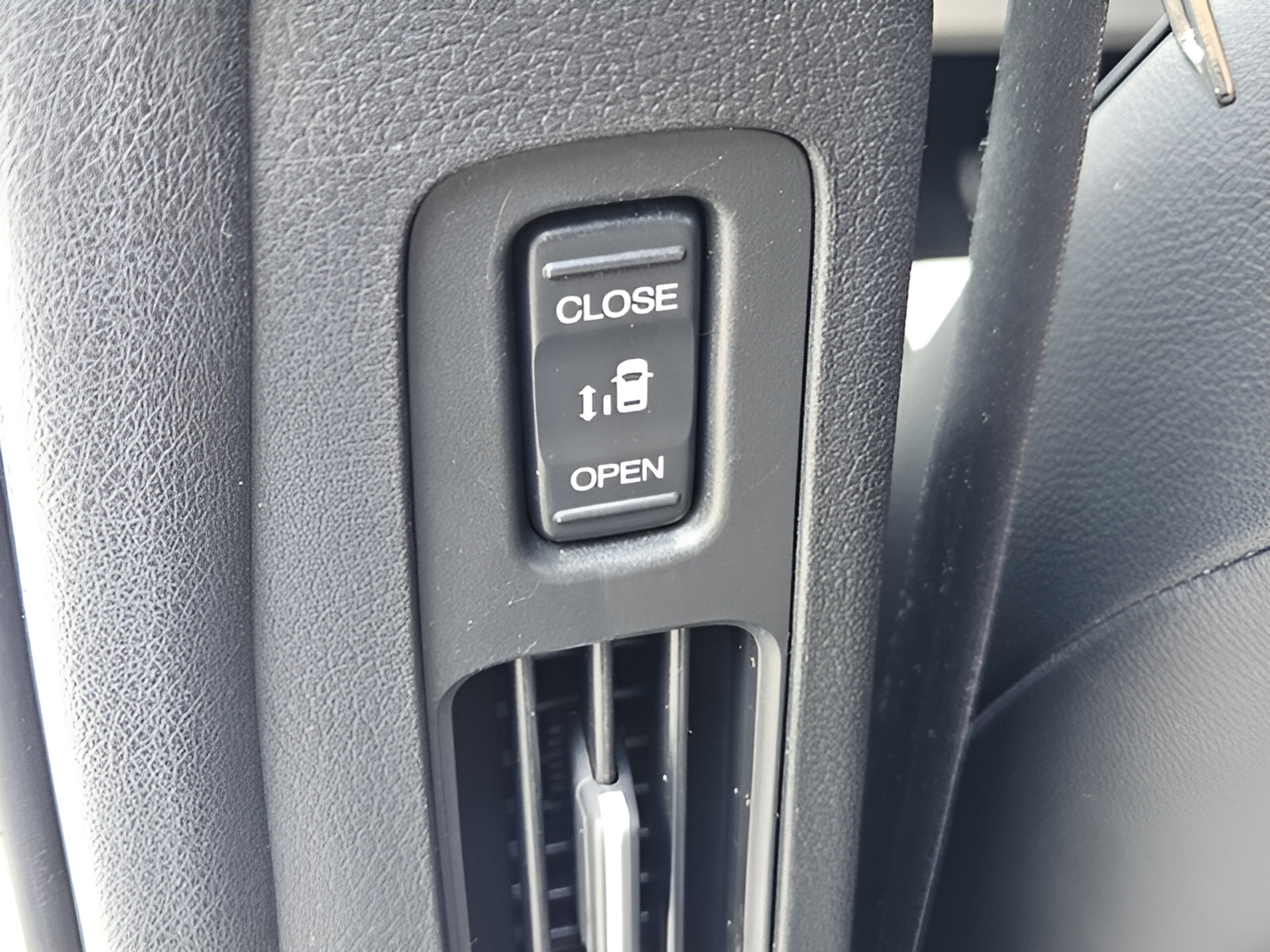 Used 2025 Honda Odyssey Elite image 13