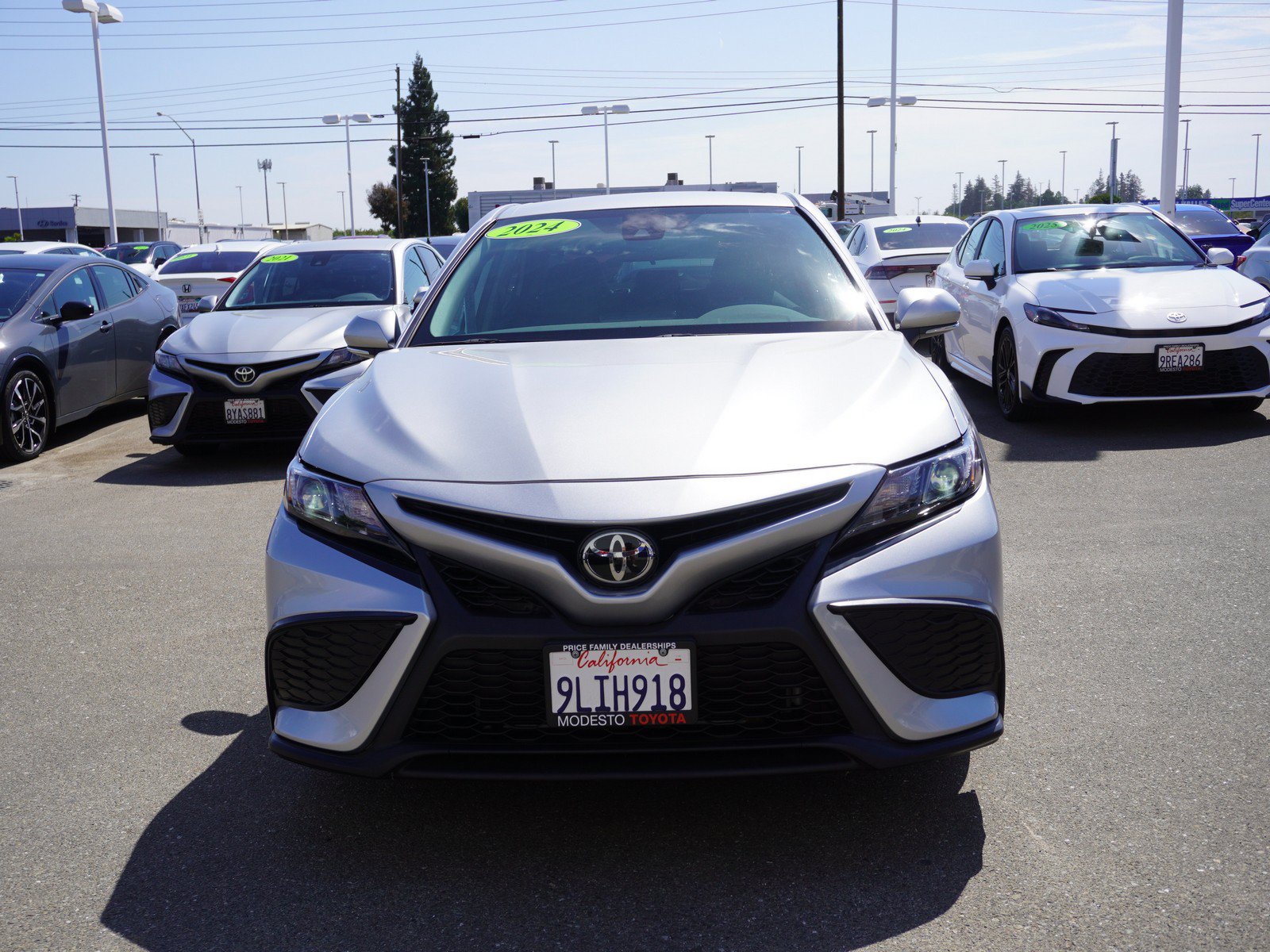Used 2024 Toyota Camry SE FWD image 4