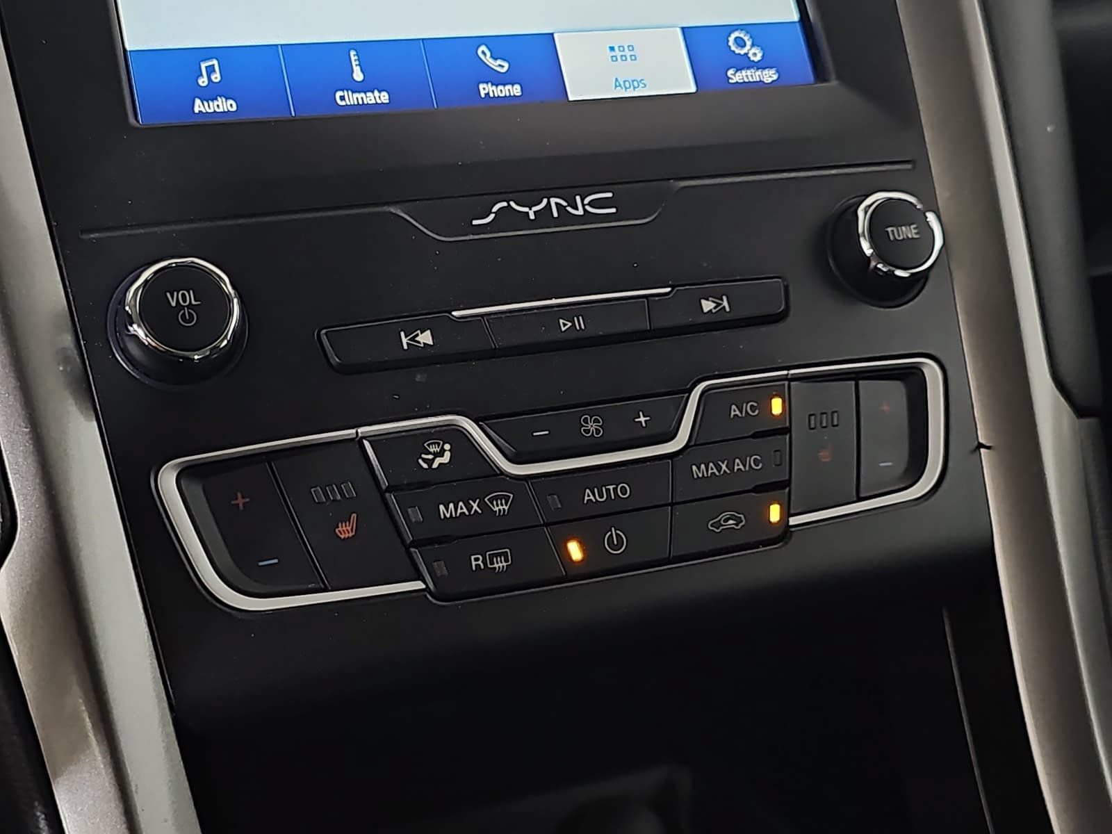 Used 2020 Ford Fusion SEL FWD image 21