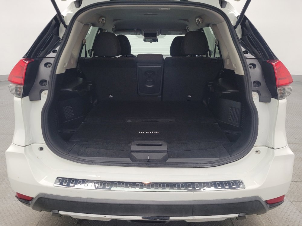 Used 2017 Nissan Rogue SV FWD image 29