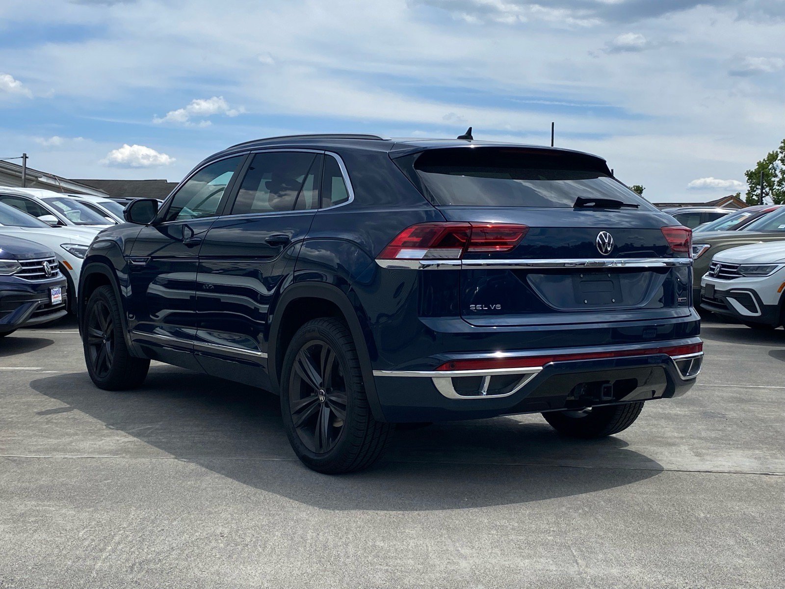 Certified 2022 Volkswagen Atlas Cross Sport SEL R-Line AWD/4WD image 5