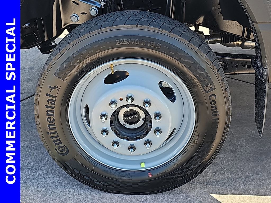 New 2025 Ford F550 4x4 Regular Cab Super Duty image 36