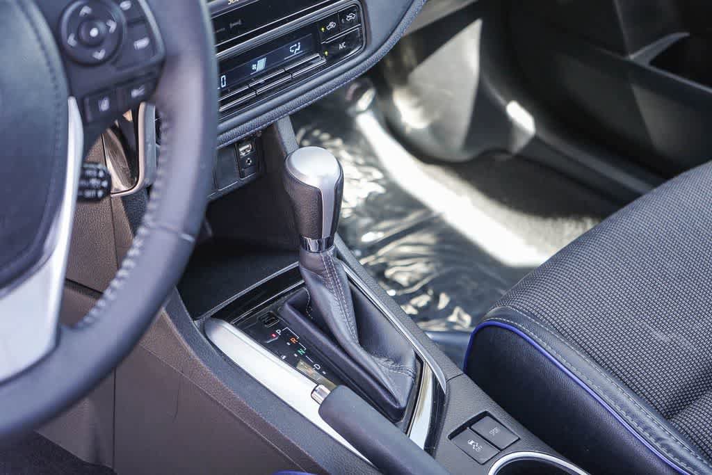 Used 2017 Toyota Corolla SE w/ SE Premium Package FWD image 20