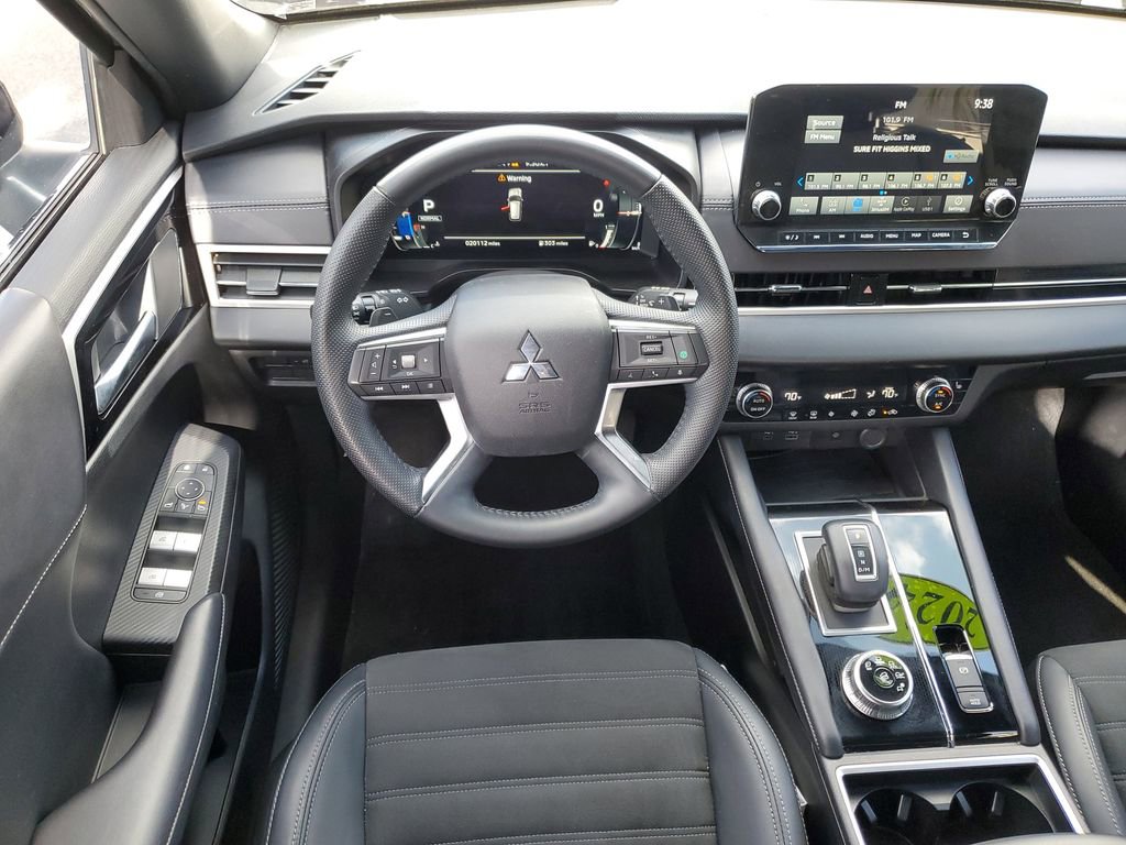 Used 2024 Mitsubishi Outlander SE Black Edition FWD image 11