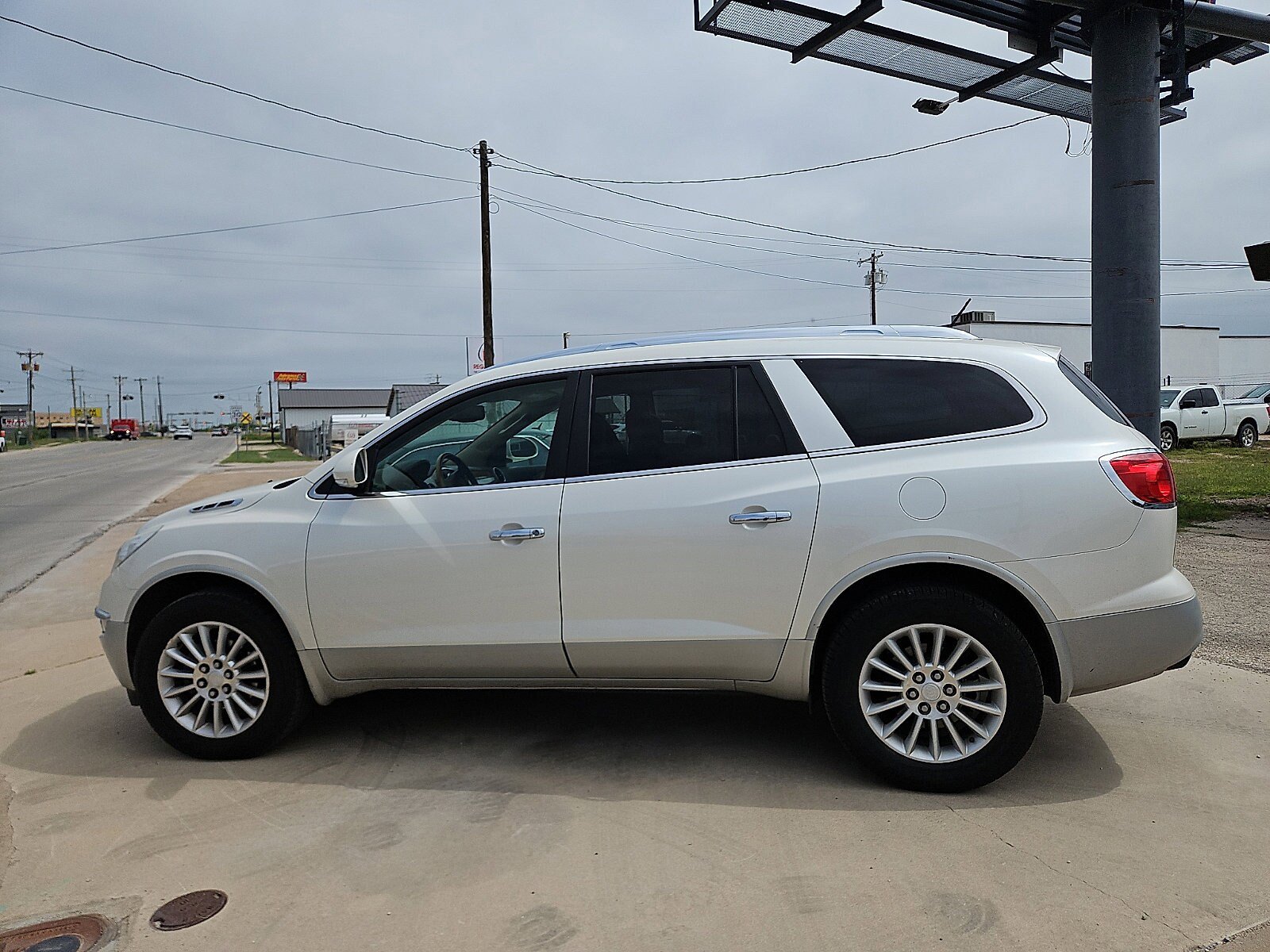 Used 2012 Buick Enclave Leather w/ LPO, Cargo Convenience Pkg FWD image 2