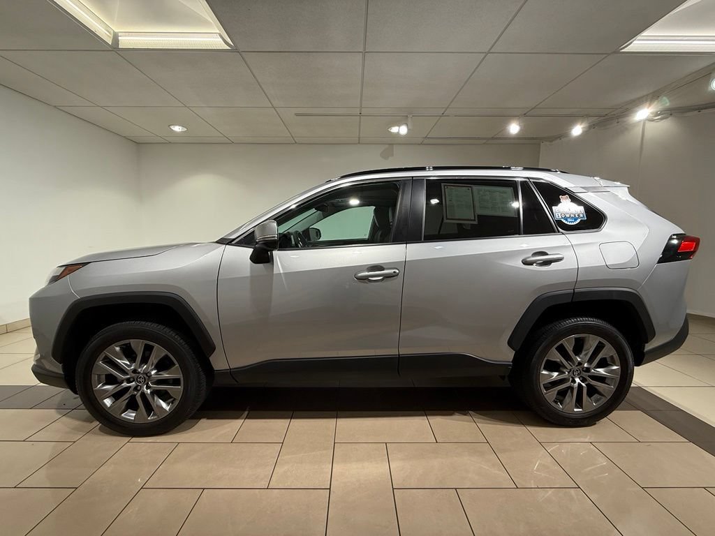 Used 2022 Toyota RAV4 XLE Premium AWD/4WD image 2
